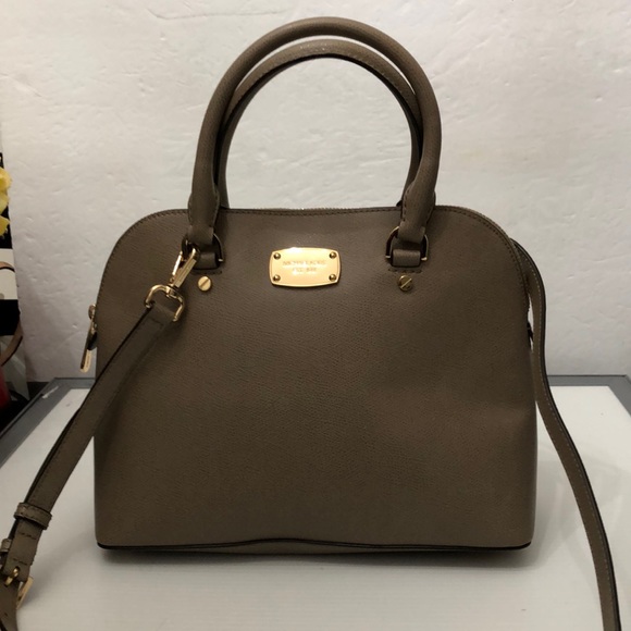 MICHEAL KORS CINDY DARK DUNE GRAY LEATHER CROSSBODY BAG WOMENS SIZE M - Picture 1 of 15